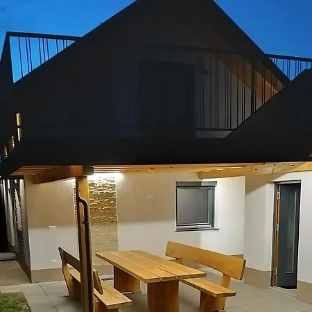 Haloze Na Dlani - Haloze In Your Hand, Hisa S Pogledom Na Hribe - A House Vith A View Of Hills בית נופש