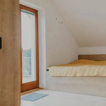 בית נופש Haloze Na Dlani - Haloze In Your Hand, Hisa S Pogledom Na Hribe - A House Vith A View Of Hills