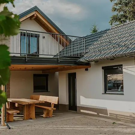 בית נופש Haloze Na Dlani - Haloze In Your Hand, Hisa S Pogledom Na Hribe - A House Vith A View Of Hills Gruskovec