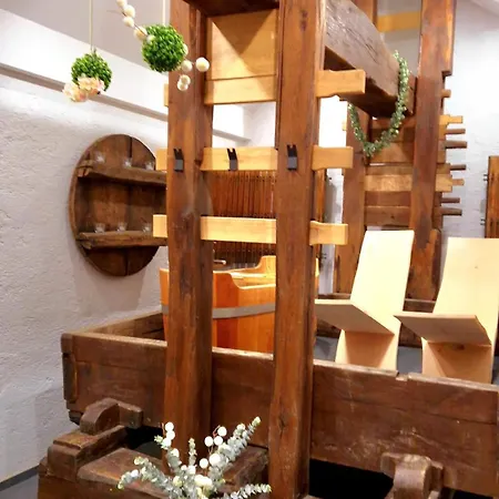 Haloze Na Dlani - Haloze In Your Hand, Hisa S Pogledom Na Hribe - A House Vith A View Of Hills