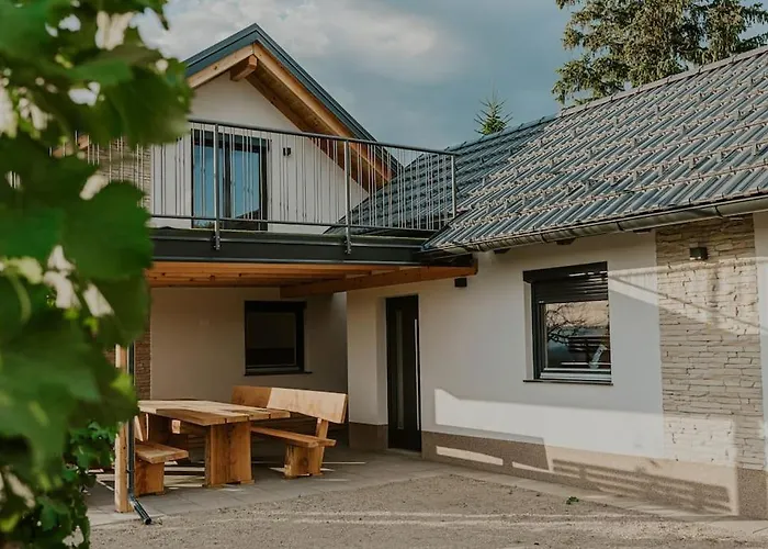 Semesterbostad Haloze Na Dlani - Haloze In Your Hand, Hisa S Pogledom Na Hribe - A House Vith A View Of Hills Gruskovec